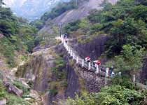 黄山立马峰大石壁